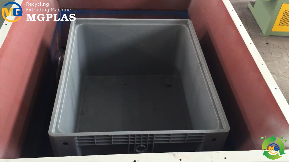 plastic shredder with single shaft for waste plastic crates