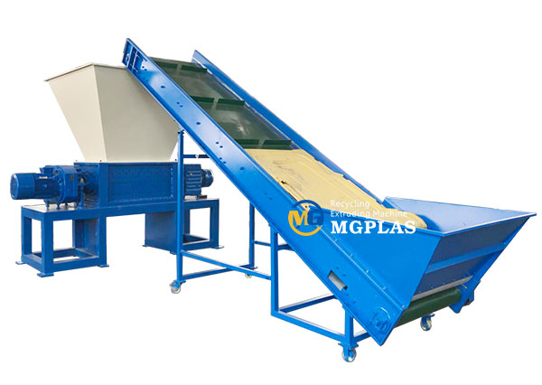 Dual shaft shredder machine for plastic blow molding waste